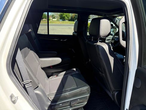 Used 2023 GMC Yukon Denali AWD/4WD image 8
