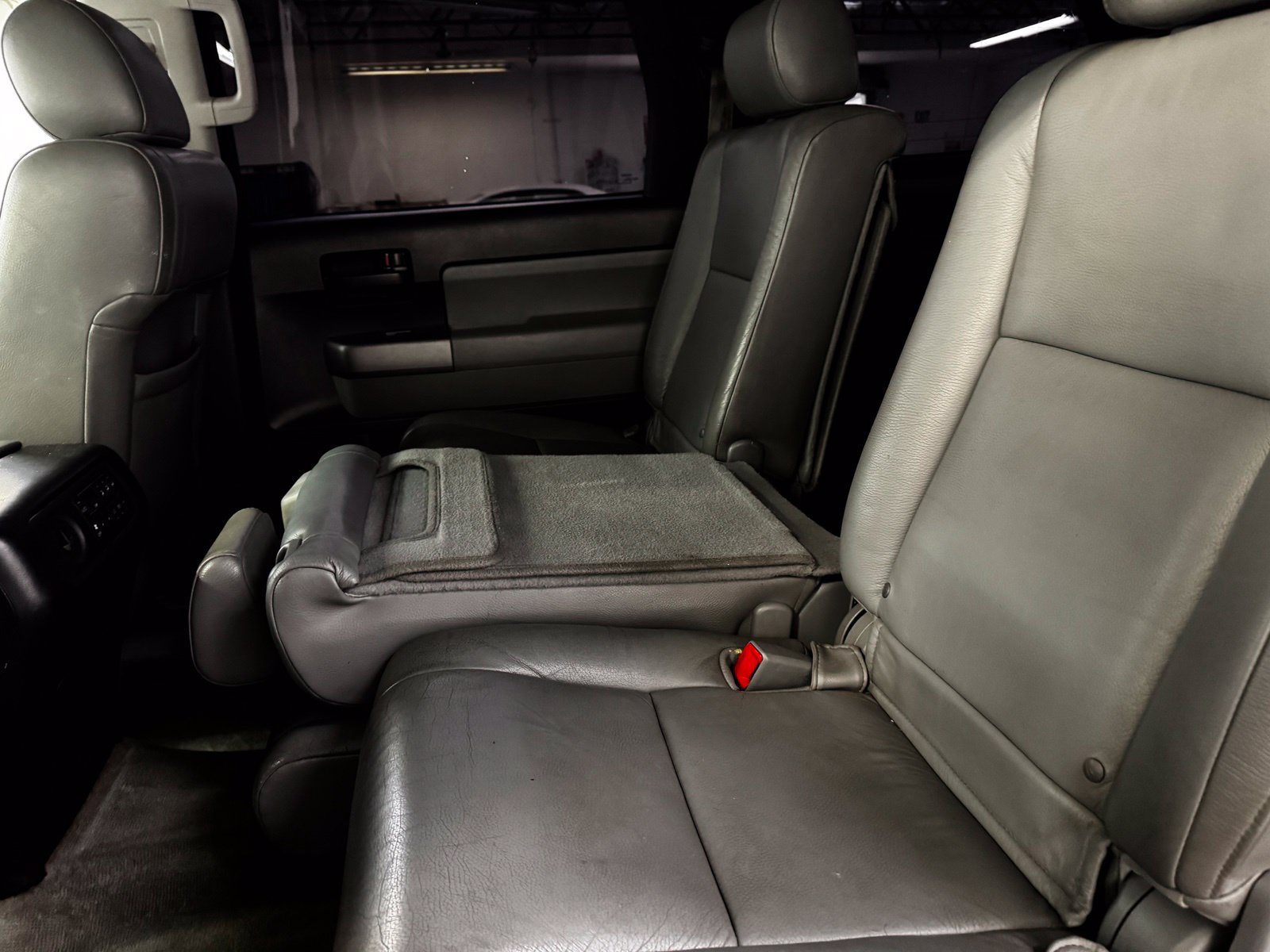 Used 2010 Toyota Sequoia SR5 AWD/4WD image 35