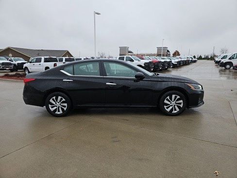 Used 2024 Nissan Altima 2.5 S image 7