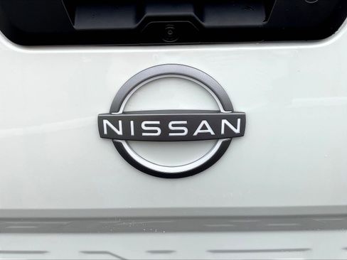 Used 2025 Nissan Frontier SV AWD/4WD image 25