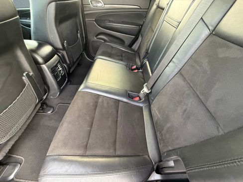 Used 2019 Jeep Grand Cherokee Laredo w/ Laredo X Package image 27