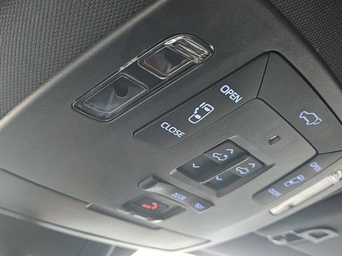 Used 2022 Toyota Sienna Platinum image 15