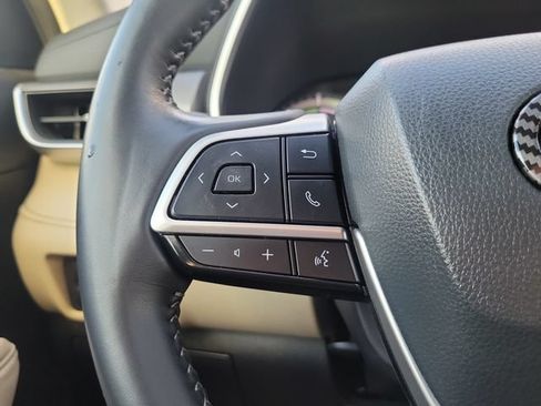 Used 2025 Toyota Highlander XLE AWD/4WD image 15
