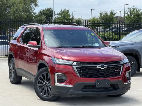 Used 2023 Chevrolet Traverse RS FWD image 1