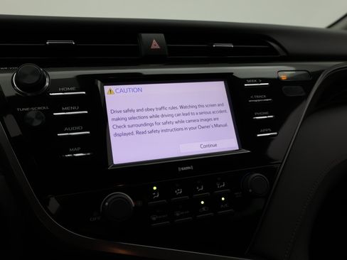 Used 2020 Toyota Camry LE FWD image 24