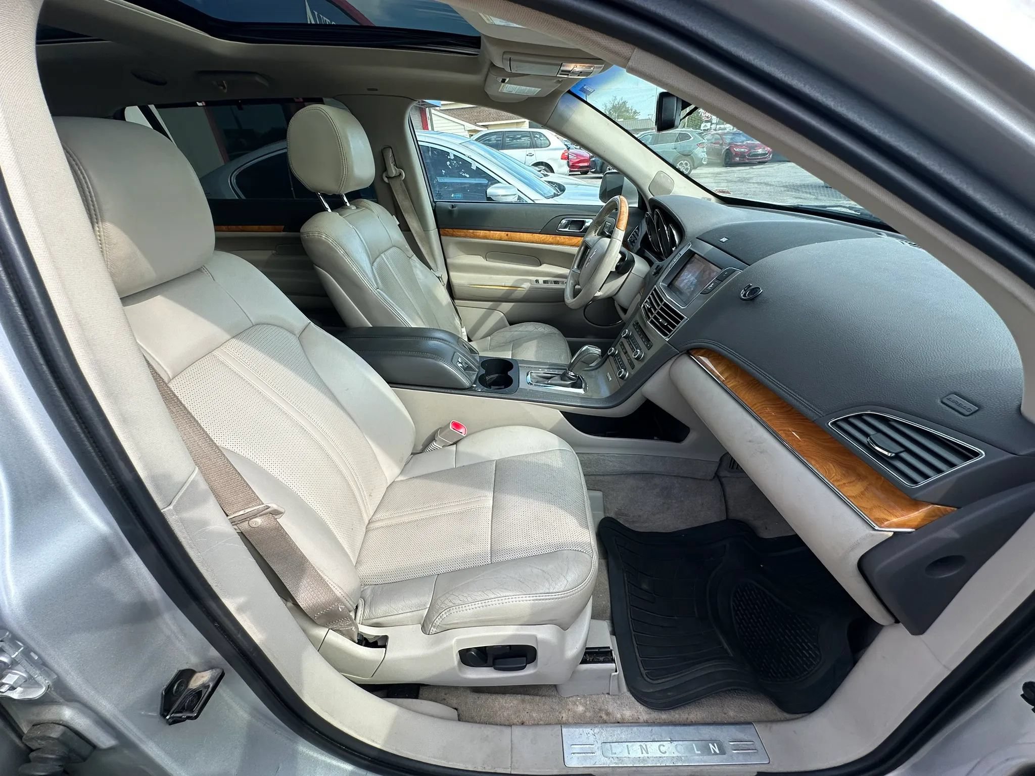 Used 2012 Lincoln MKT AWD image 13