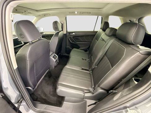Used 2024 Volkswagen Tiguan SE w/ Panoramic Sunroof Package FWD image 19