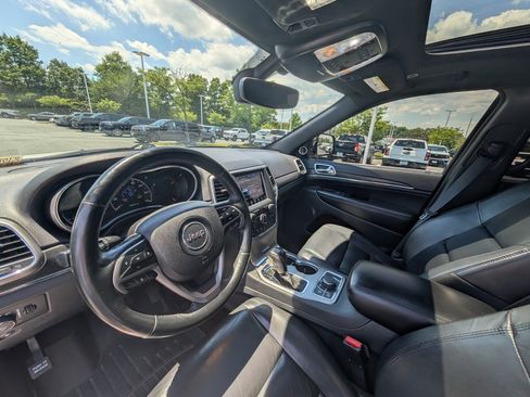 Used 2018 Jeep Grand Cherokee Limited AWD/4WD image 15