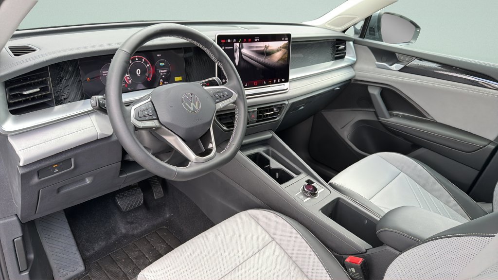 New 2026 Volkswagen Tiguan SE FWD image 31