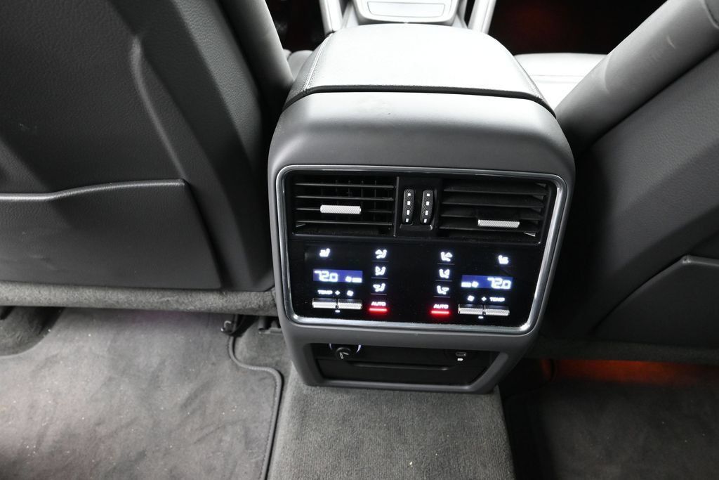 Certified 2023 Porsche Cayenne Platinum Edition AWD/4WD image 18