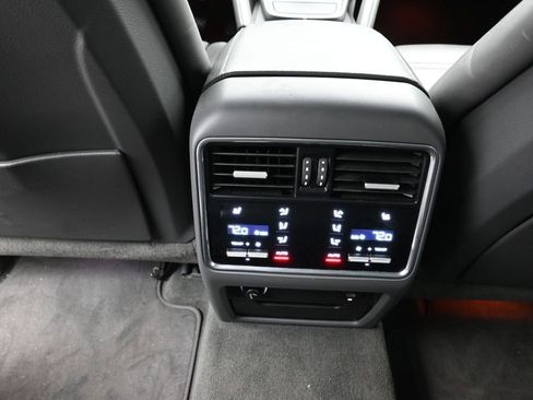Certified 2023 Porsche Cayenne Platinum Edition AWD/4WD image 18