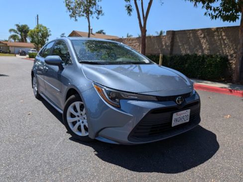 Used 2020 Toyota Camry LE w/ Carpet Mat Package FWD image 2