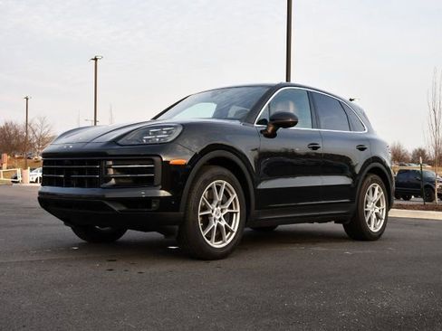 Used 2025 Porsche Cayenne image 3