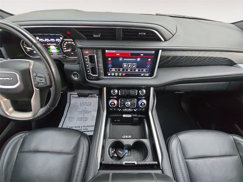 Used 2021 GMC Yukon Denali w/ Denali Premium Package image 11
