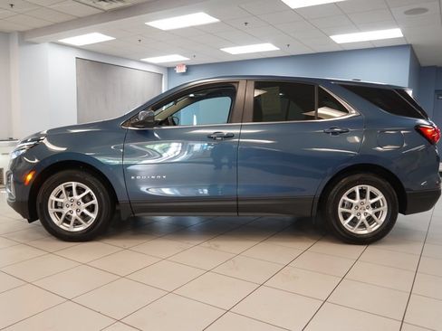 Used 2024 Chevrolet Equinox LT FWD image 2