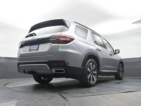 Certified 2025 Honda Pilot Touring image 38
