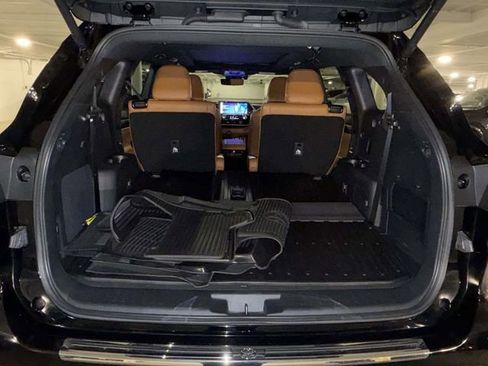 Used 2025 Toyota Highlander Platinum AWD/4WD image 17