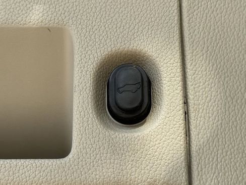 Used 2020 GMC Yukon XL Denali w/ Denali Premium Package image 25