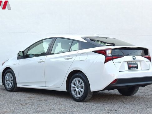 Used 2021 Toyota Prius LE FWD image 2