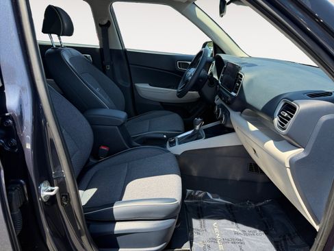 Certified 2021 Hyundai Venue FWD image 19