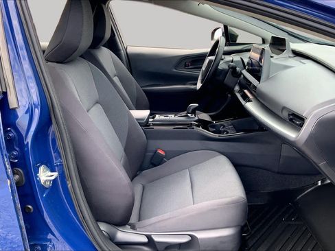 Used 2025 Toyota Prius LE FWD image 9