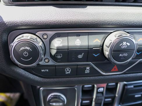 New 2026 Jeep Wrangler Unlimited Sahara AWD/4WD image 19
