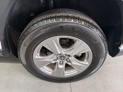 Used 2025 Toyota RAV4 XLE AWD/4WD image 26