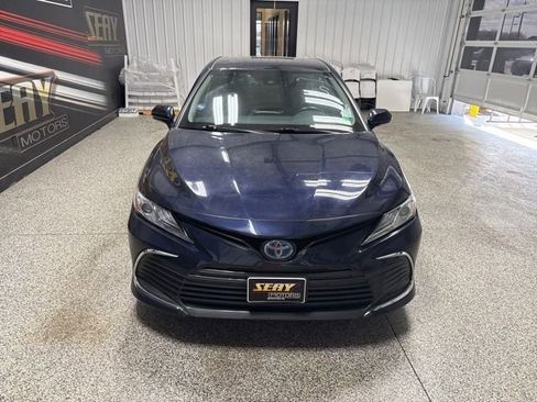 Used 2021 Toyota Camry XLE image 15