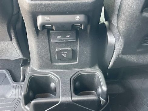 Used 2025 Jeep Gladiator Rubicon w/ Convenience Group AWD/4WD image 11