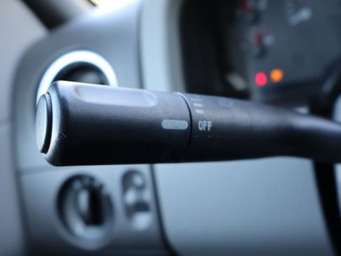 Used 2005 Ford F150 XLT image 31