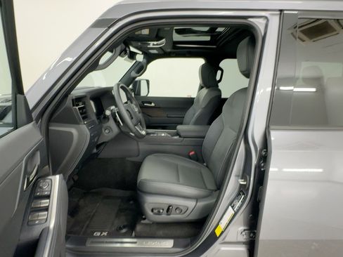 Used 2024 Lexus GX 550 w/ Accessory Package (Z1) image 5