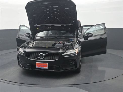 Used 2024 Volvo S60 B5 Plus image 37