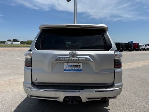 Used 2022 Toyota 4Runner Limited AWD/4WD image 4