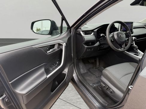 Used 2025 Toyota RAV4 XLE AWD/4WD image 19