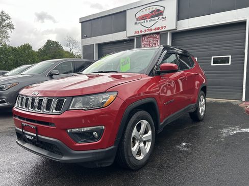 Used 2018 Jeep Compass Latitude w/ Popular Equipment Group AWD/4WD image 3