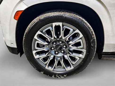 Used 2024 GMC Yukon XL Denali Ultimate AWD/4WD image 28