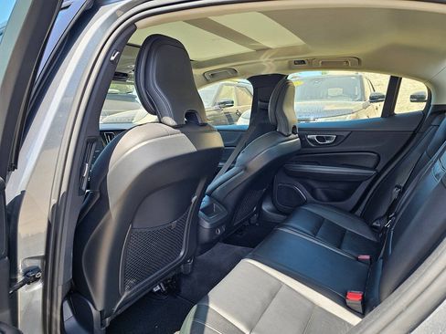 Used 2019 Volvo S60 T6 Momentum w/ Premium Package AWD/4WD image 8