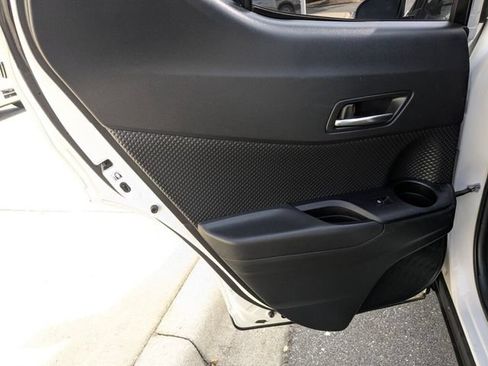Used 2018 Toyota C-HR XLE FWD image 29