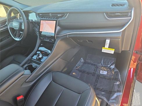 New 2025 Jeep Grand Cherokee L Limited RWD image 30