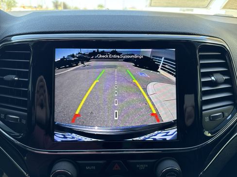 Used 2020 Jeep Grand Cherokee Limited w/ Luxury Group II AWD/4WD image 18