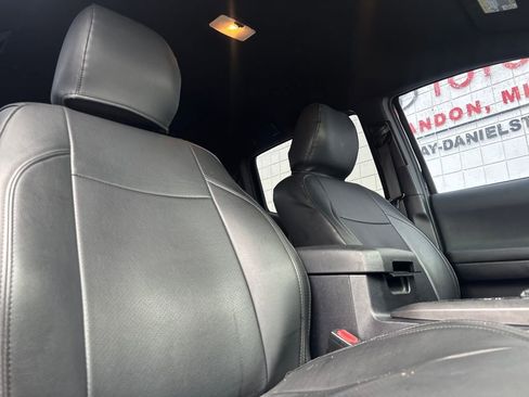 Used 2017 Toyota Tacoma TRD Off-Road w/ Tow Package (A/T) image 25