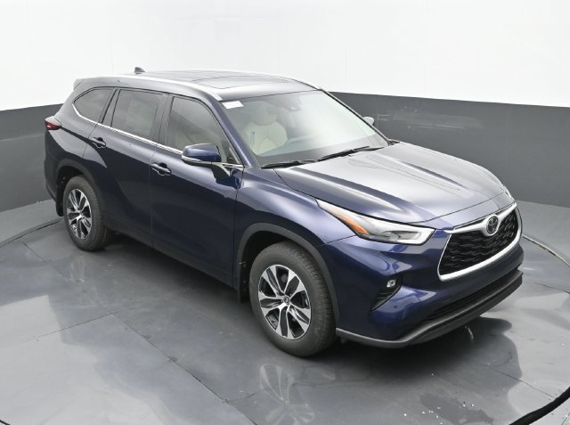Used 2025 Toyota Highlander XLE FWD image 29
