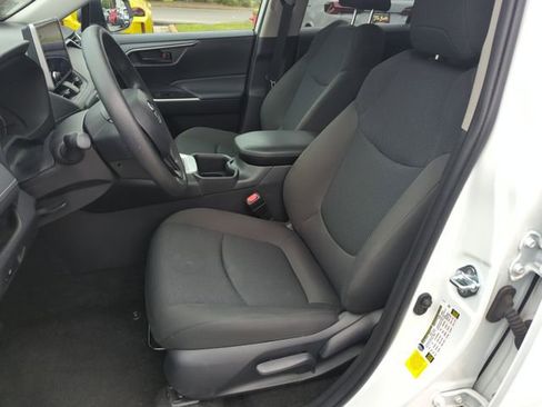 Used 2025 Toyota RAV4 LE AWD/4WD image 11