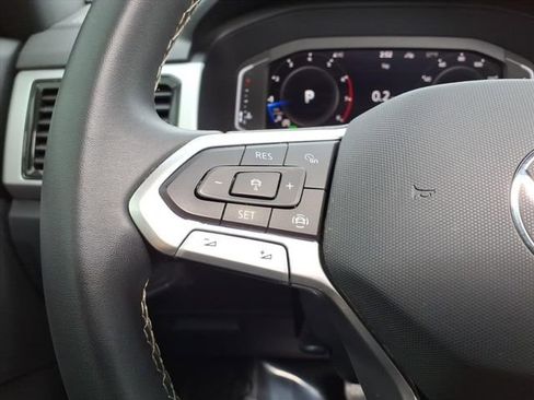 Used 2022 Volkswagen Atlas Cross Sport SE w/ Panoramic Sunroof Package image 21