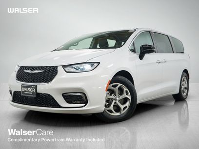 Used 2024 Chrysler Pacifica Limited