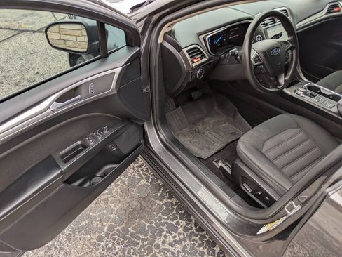 Used 2019 Ford Fusion SE FWD image 9