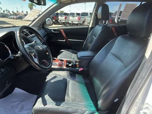 Used 2012 Toyota Highlander Limited AWD/4WD image 17