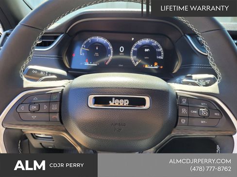 New 2025 Jeep Grand Cherokee Altitude AWD/4WD image 24