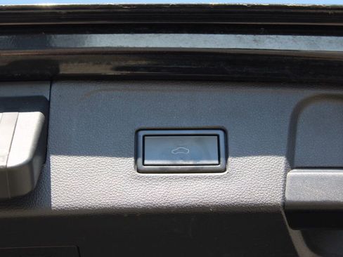 Used 2021 Volkswagen Atlas SE w/ Panoramic Sunroof Package image 13