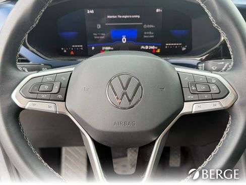 Used 2022 Volkswagen Taos SE image 33